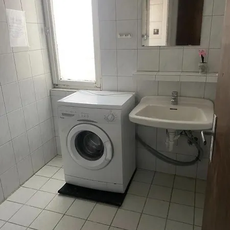 Einfache Schlafmoeglichkeit Mit Gemeinschaftskueche Und Bad Brombachtal